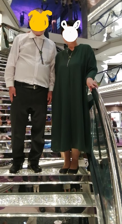 航海日の1日エレガントナイトで乗客がどんな服装をしてるのかが良くわかる動画になっていますMSCグランディオーサクルーズ