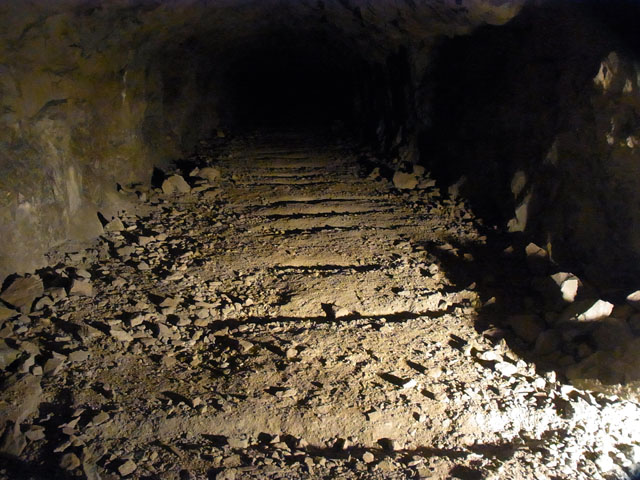 松代象山地下壕 01010038006 の写真・イラスト素材アマナイメージズ