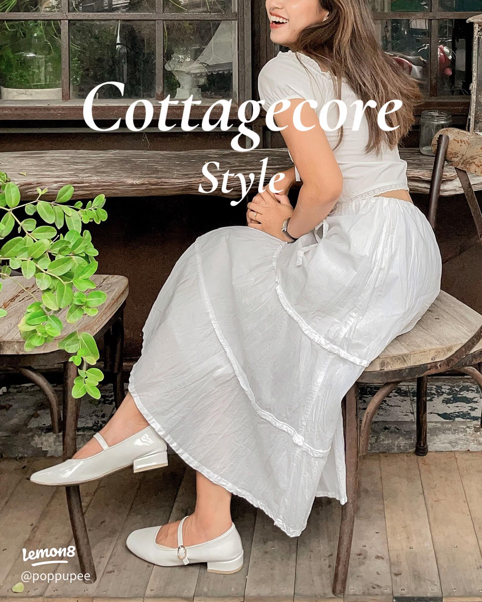 コテージ・コア・フラワーズ シームレスなベクトルパターン設計