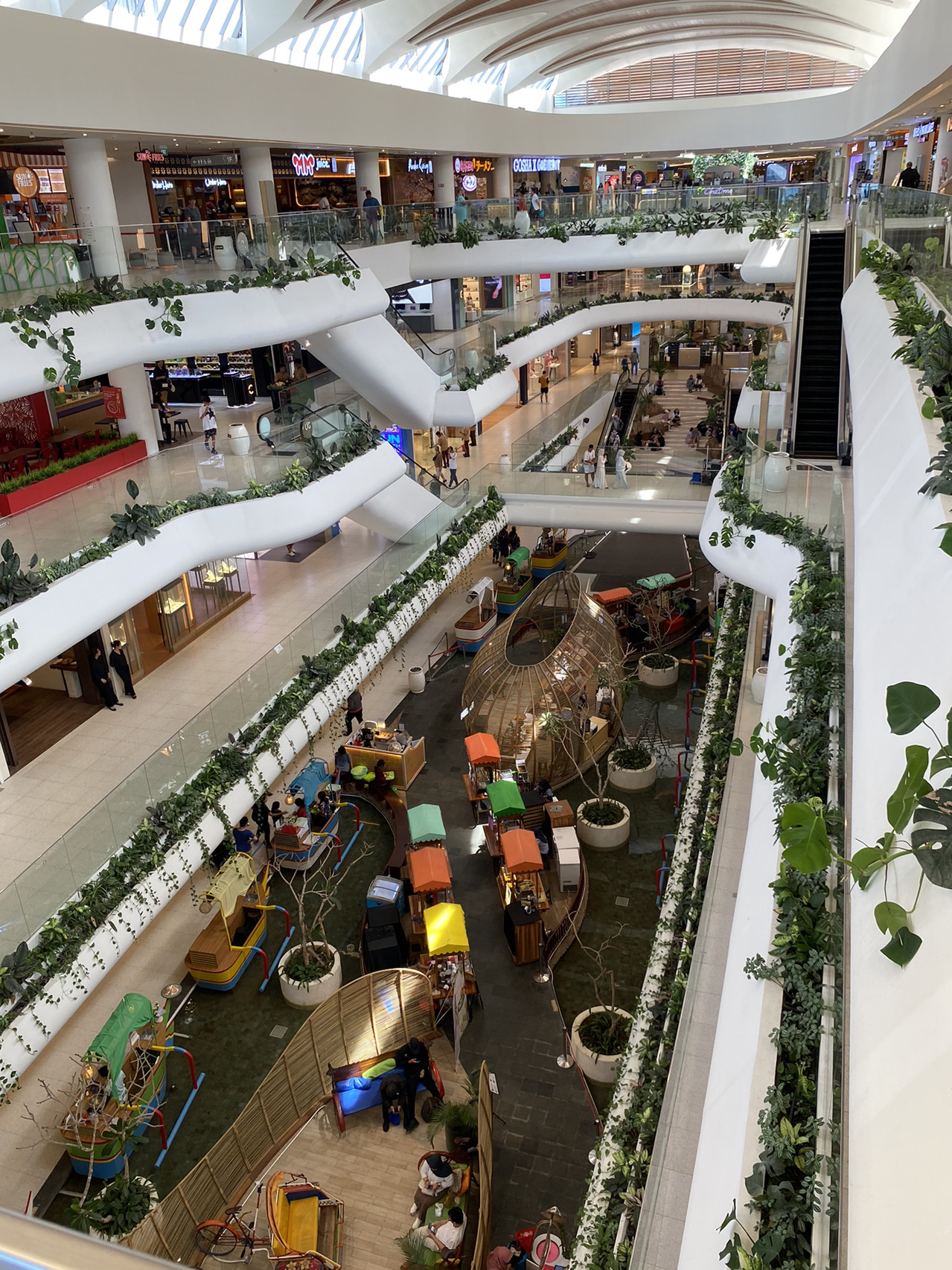 スーパーに映画館も！ 200以上の店舗が集まるサヌールの大型ショッピングモール「アイコン バリ」チェックインバリ＋