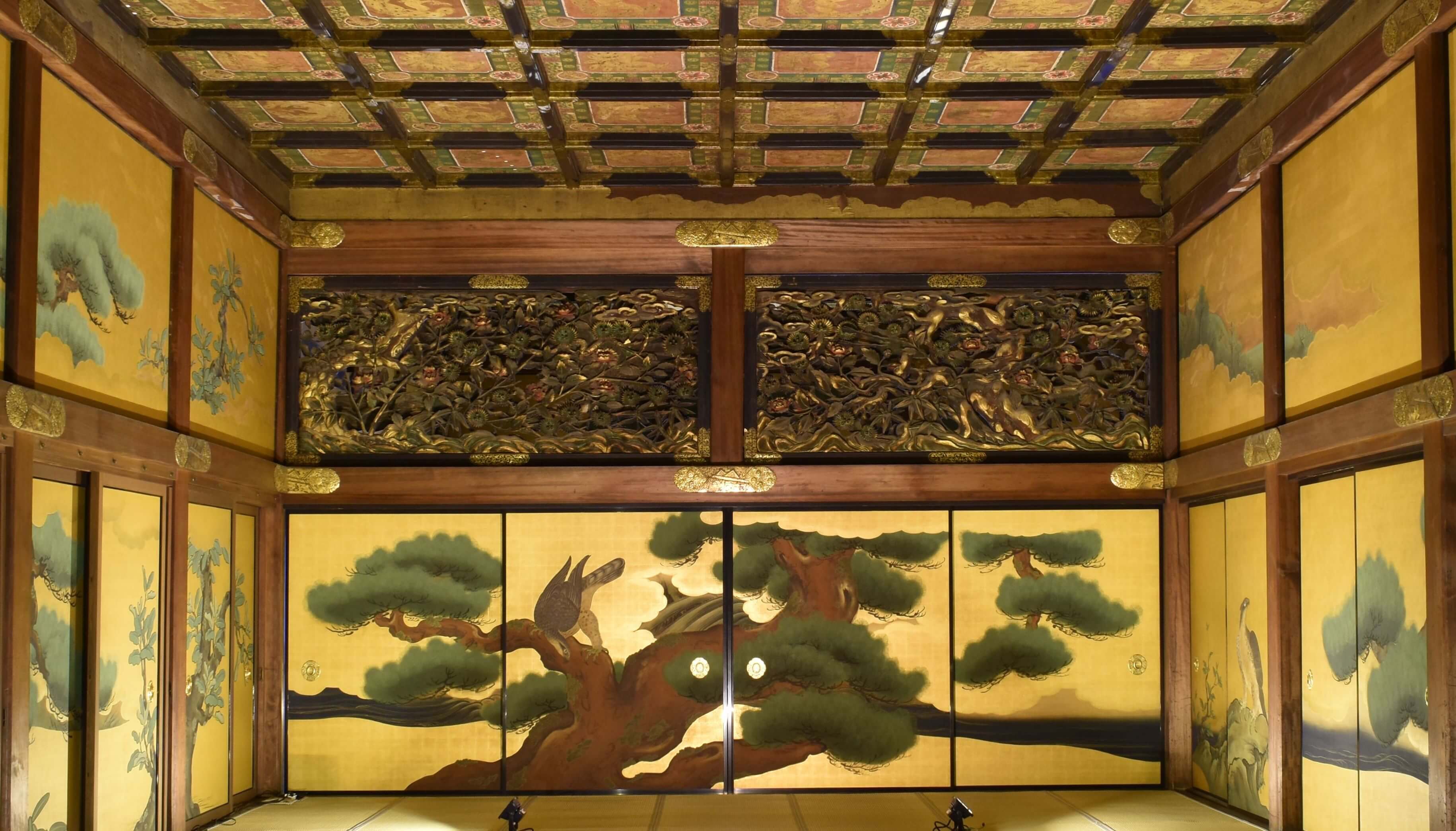 京都-2 二条城b 唐門 車寄・二の丸御殿‐雁行形に並ぶ六棟