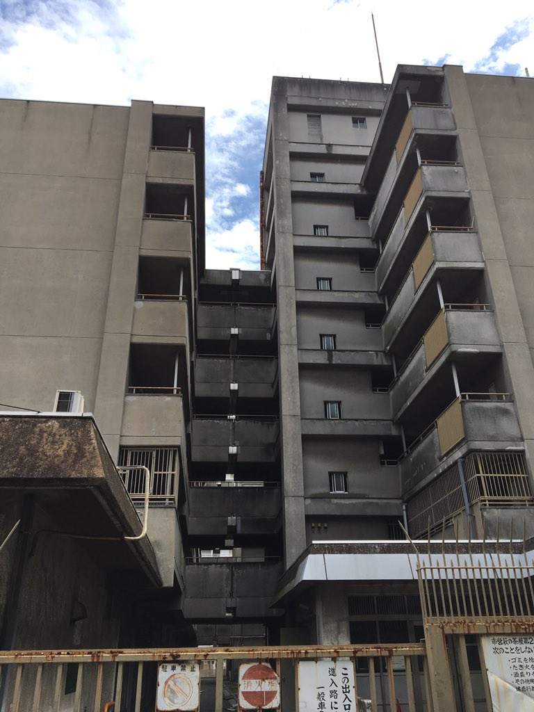 10年以上放置されている廃墟団地。 An abandoned housing