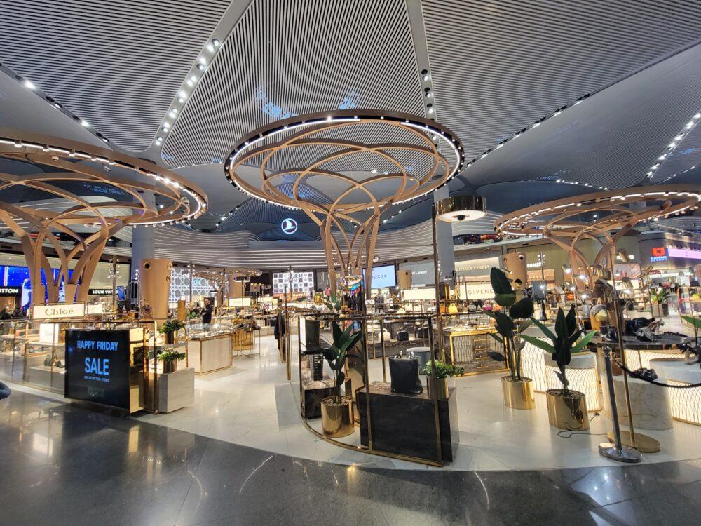 イスタンブール空港にてTanishima