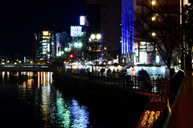 福岡の飲み歩きなら屋台がおすすめ！はしご酒で楽しい夜を旅の特集公式 福岡県の観光 旅行情報サイト「クロスロードふくおか」