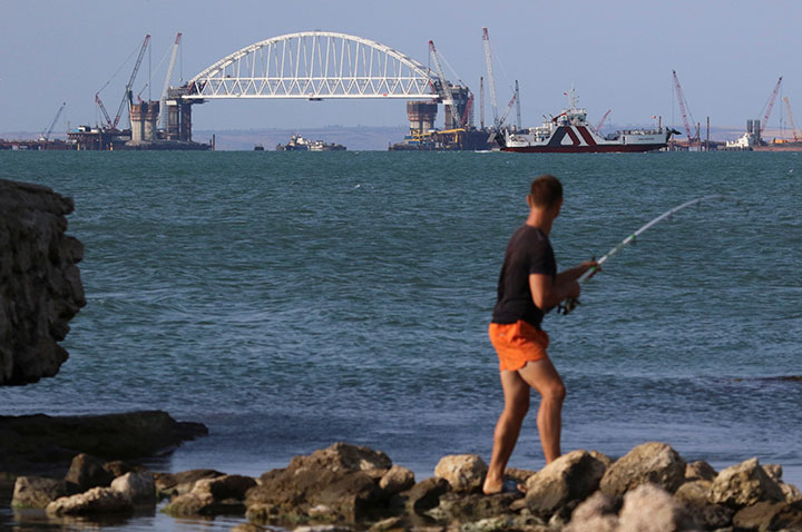 世界の貯蔵タンク事故情報: ロシアの黒海にある海峡で2隻のタンカーが座礁、油流出4,000トン、死者1名