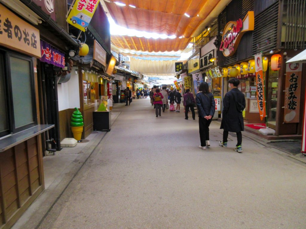 宮島商店街の仰天おすすめ情報！厳島神社周辺の人気グルメとお土産情報