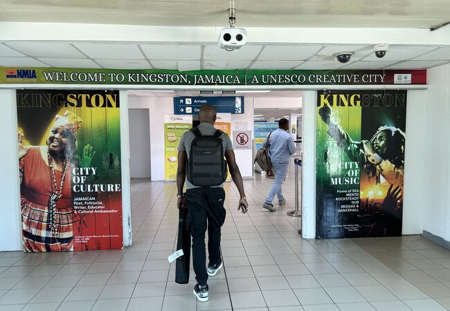 キングストンのノーマン・マンリー国際空港 NMIA で最近のジャマイカ観光庁 JTB