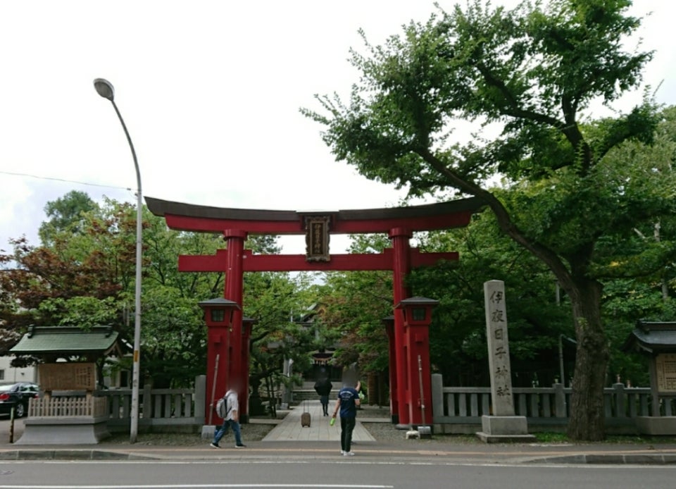 ⛩️ 日本の伝統文化 神前結婚式で、雅な衣装や 美しい正絹の白無垢に身を包み 神様のご加護を纏って下さい✨