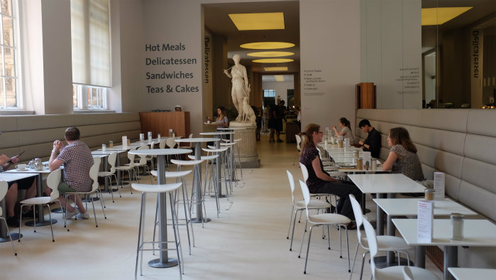 ロンドンでアフタヌーンティー V&A モリスルーム-Cosy&Rosy