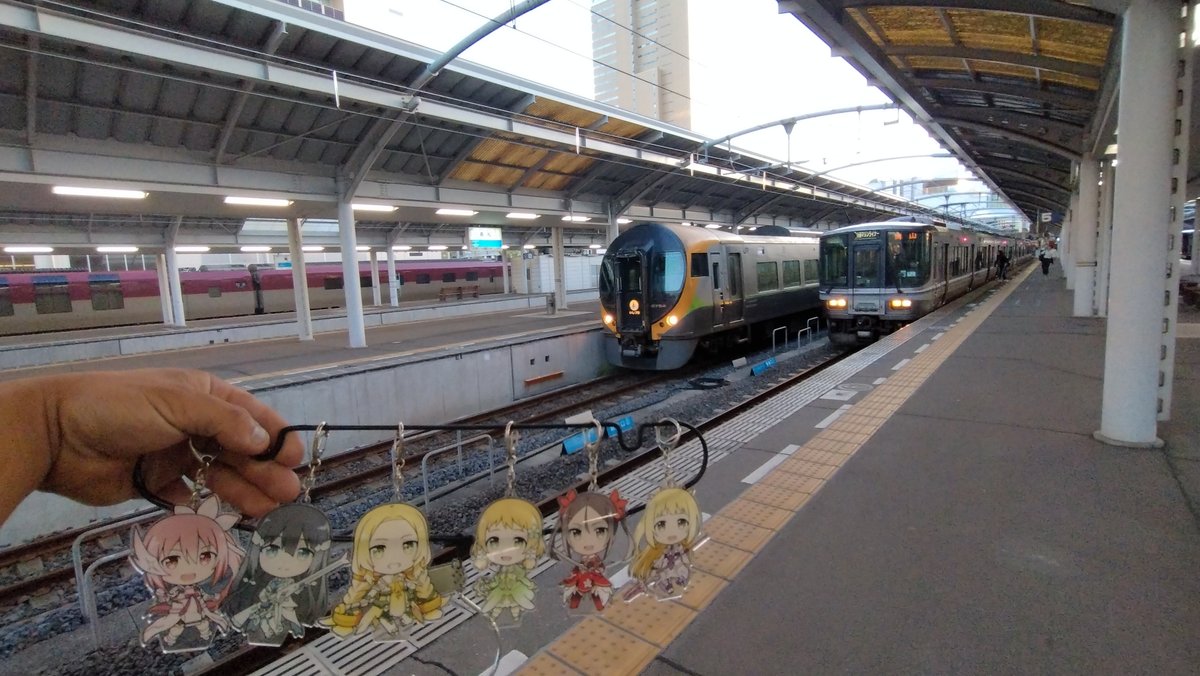 多度津駅から海岸ギリギリを走る予讃線、海の景色がとてもきれいでした✨そして目的地に到着🤓乗り鉄乗り鉄旅青春18きっぷ青春18きっぷの旅青春18きっぷ一人旅予讃線予讃線の旅予讃線の車窓から予讃線の海岸沿い