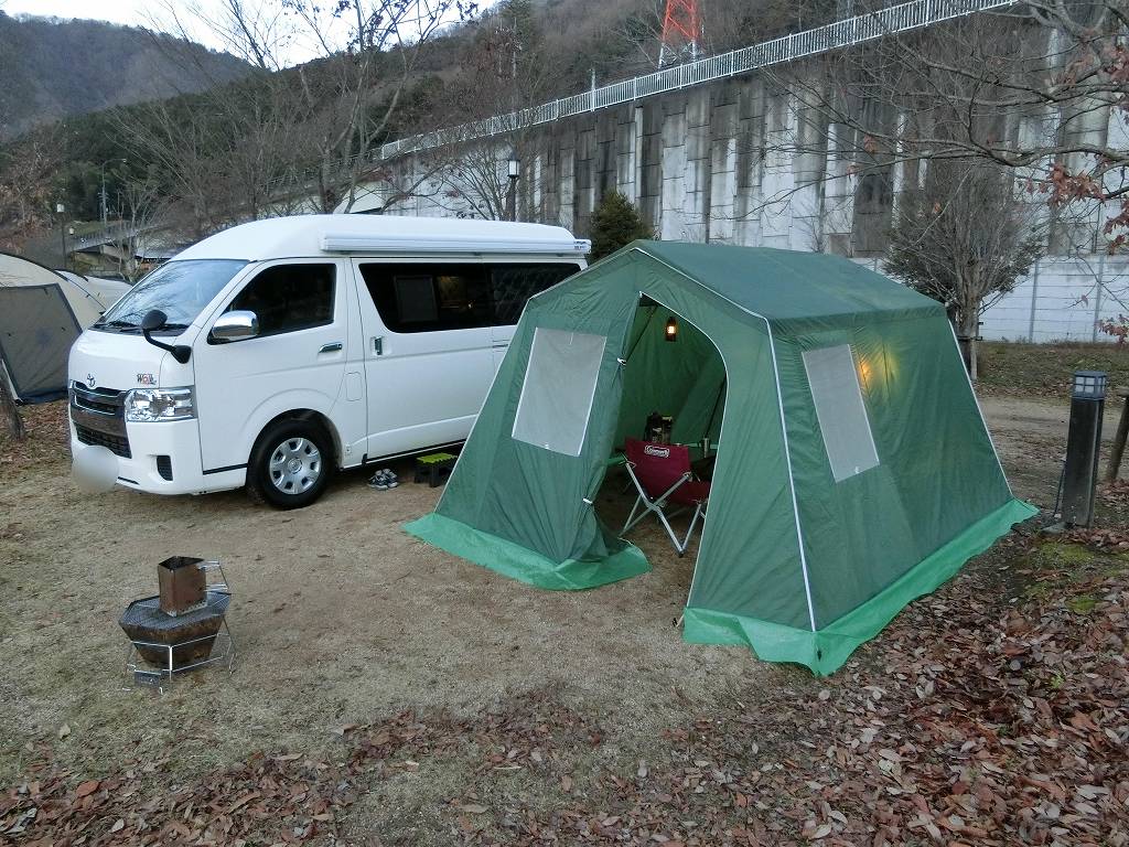 レトロスタイルのキャンピングトレーラー登場DRIMOキャンピングカ