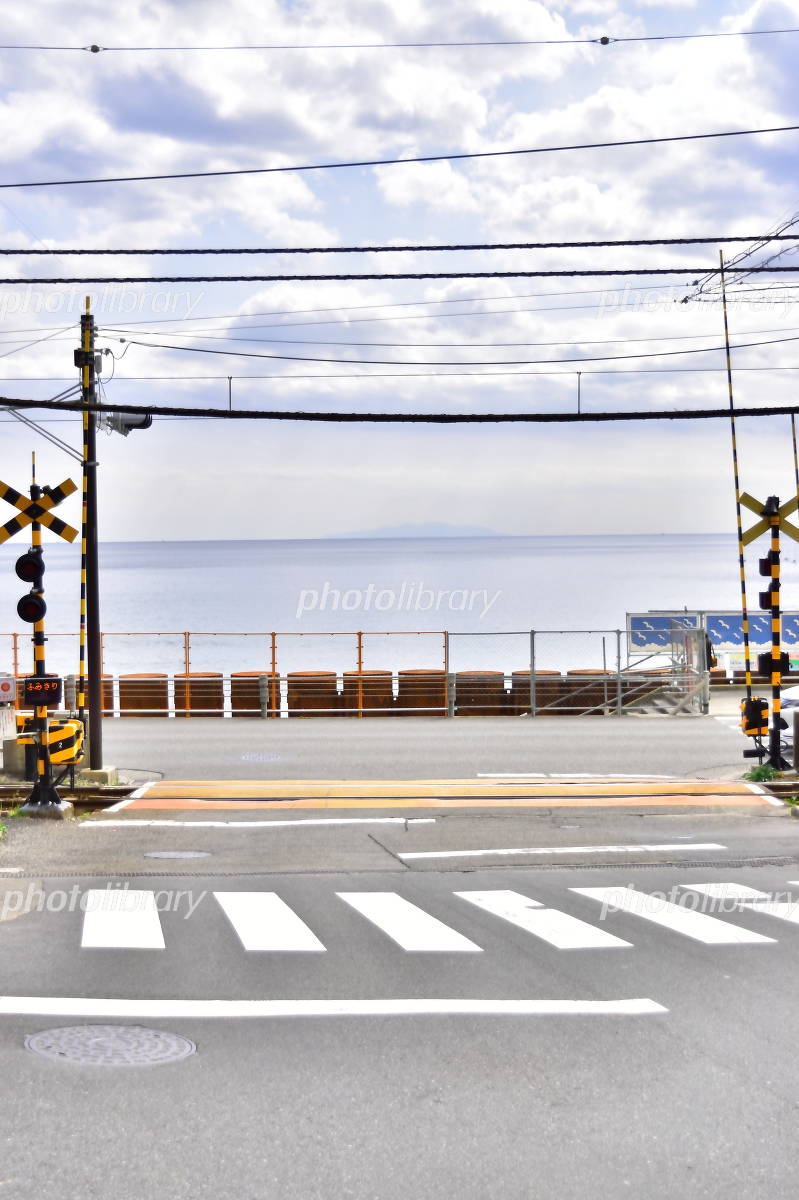 神奈川県 江ノ電・鎌倉高校前の踏み切り 湘南 の写真素材37122533- PIXTA