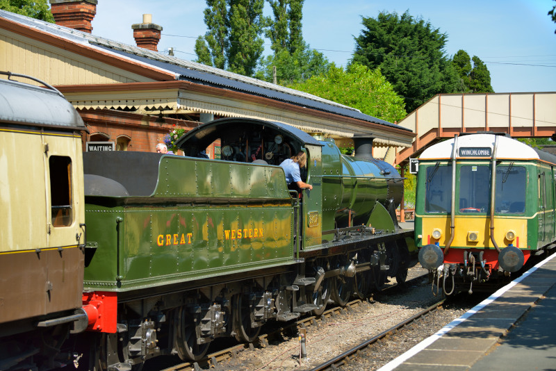 Uk steam train:9,939点を超えるロイヤリティフリーでライセンス可能な写真素材Shutterstock