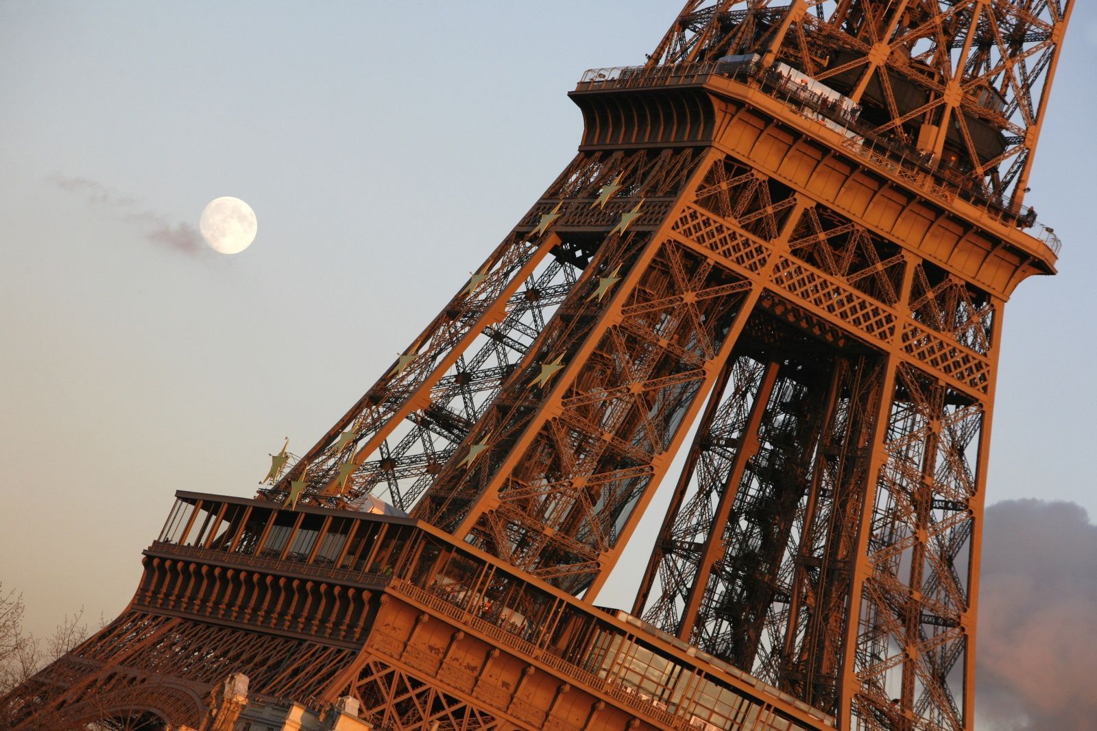 あこがれの世界遺産フランス・パリ旅行 - 外貨両替のインターバンク