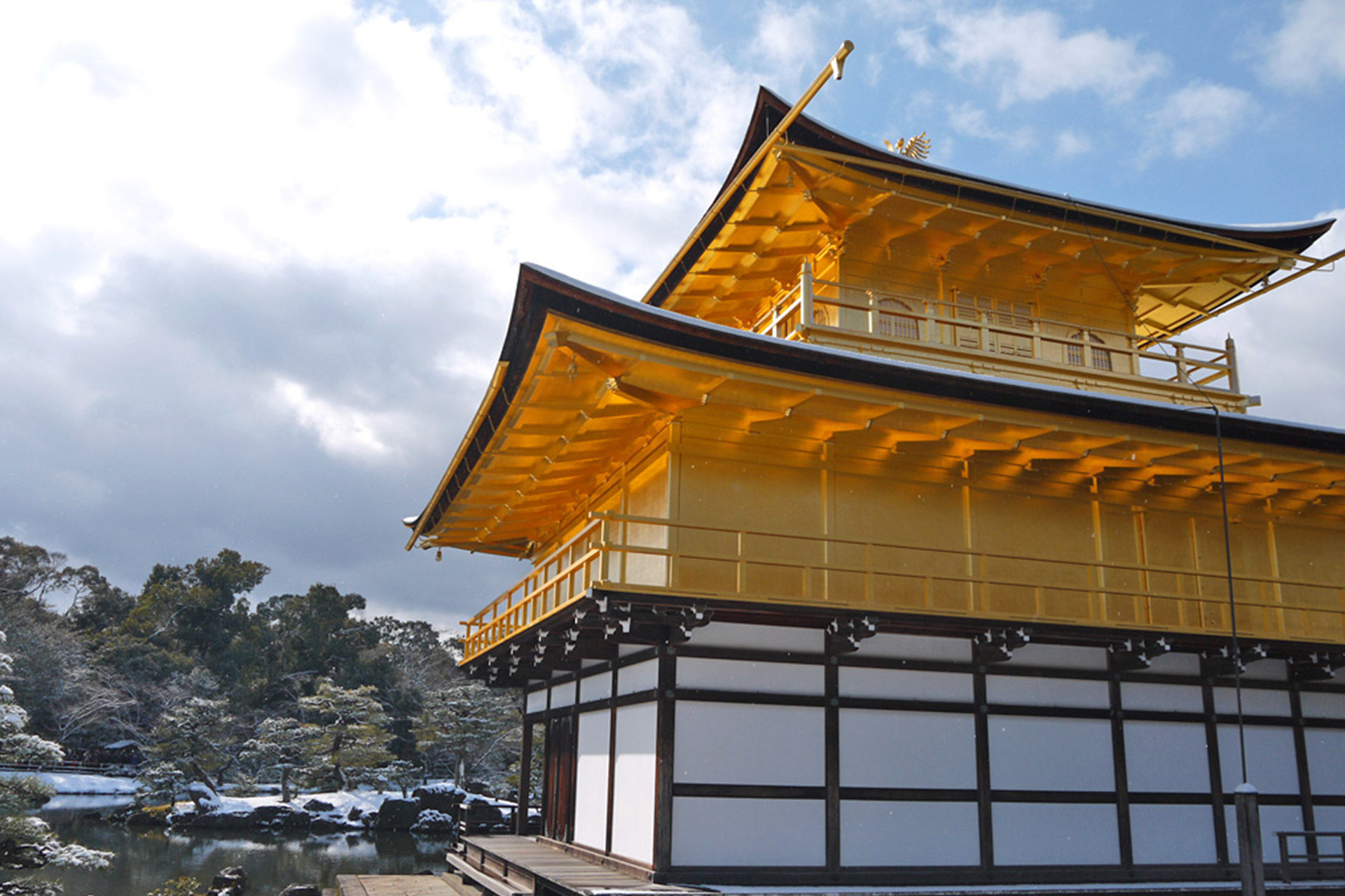 金閣寺の見どころ完全ガイド。歴史や周辺のおすすめ観光スポットをご紹介！コラムきものと 着物メディア │きものが紡ぐ豊かな物語。－京都きもの市場