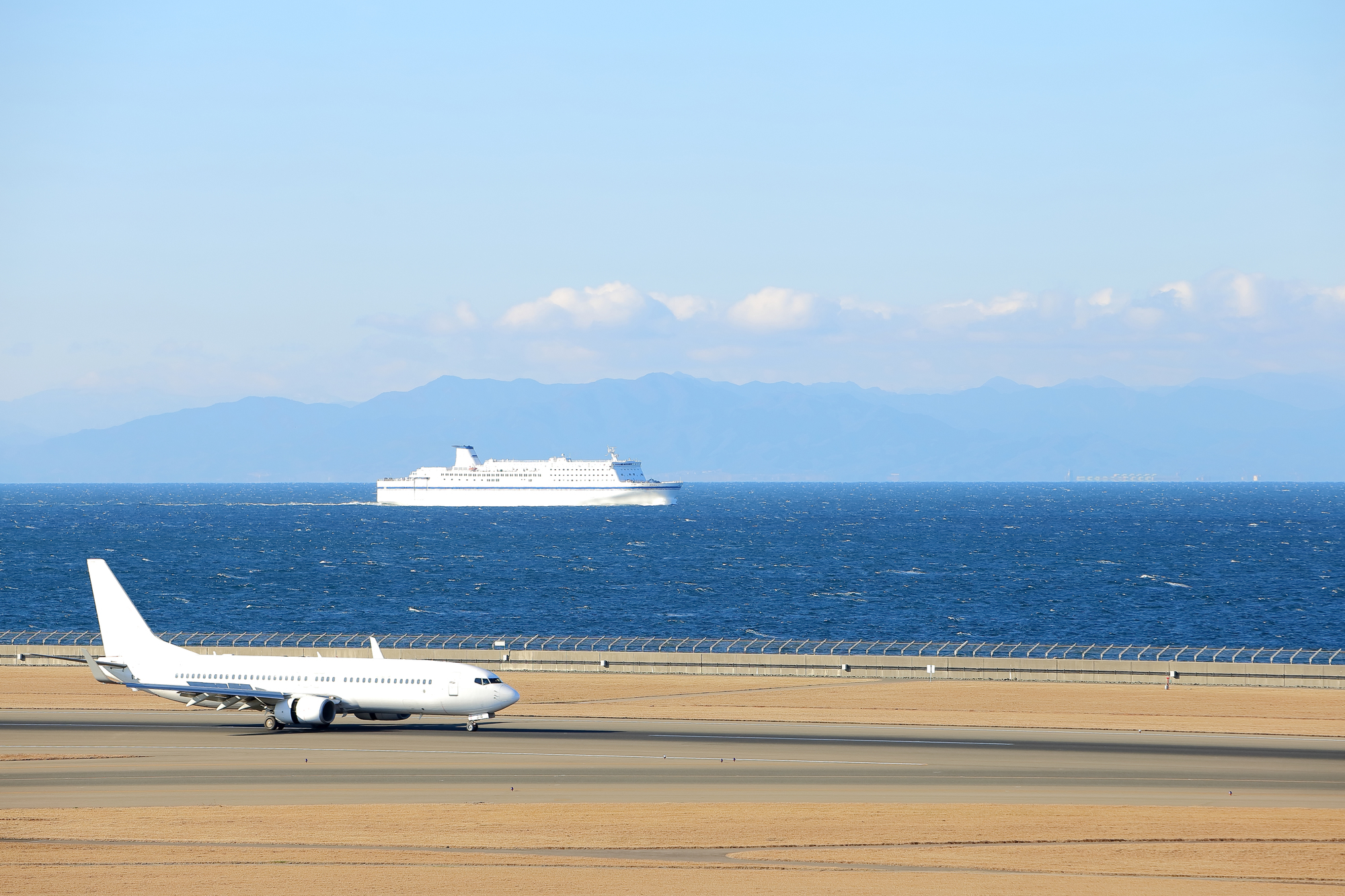 外観まるでフラフープ抱えた飛行機 味方船の安全を守るための磁気リング付き軍用機とは乗りものニュース