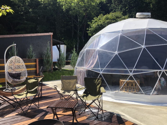 山梨県都留市に大型ドームテントタイプの グランピング施設「THE FOREST」オープンAXIS Webデザインの視点で、人間の可能性や創造性を伝えるメディア