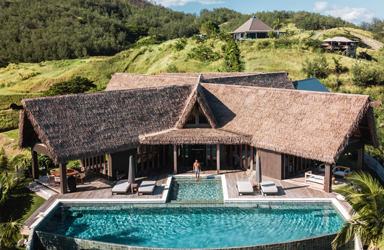 白亜のリゾートホテル│187商業施設ギャラリー邸別高級注文住宅専門の建築設計事務所アーネストアーキテクツ