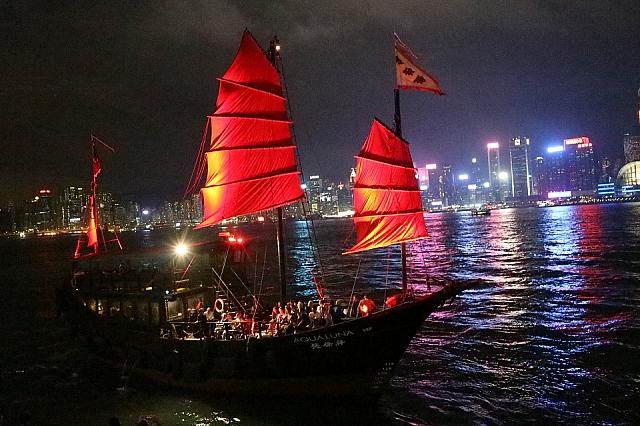 港外線 離島 フェリー ビクトリアハーバーを離れて、外洋に出る。長洲島、南Ｙ島などへ日帰りのフェリーでピクニックも楽しい