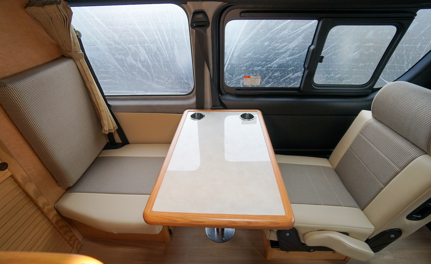 北海道北斗市のキャンピングカー販売店はTAJIMA 新函館北斗駅キャンピングカースタイル