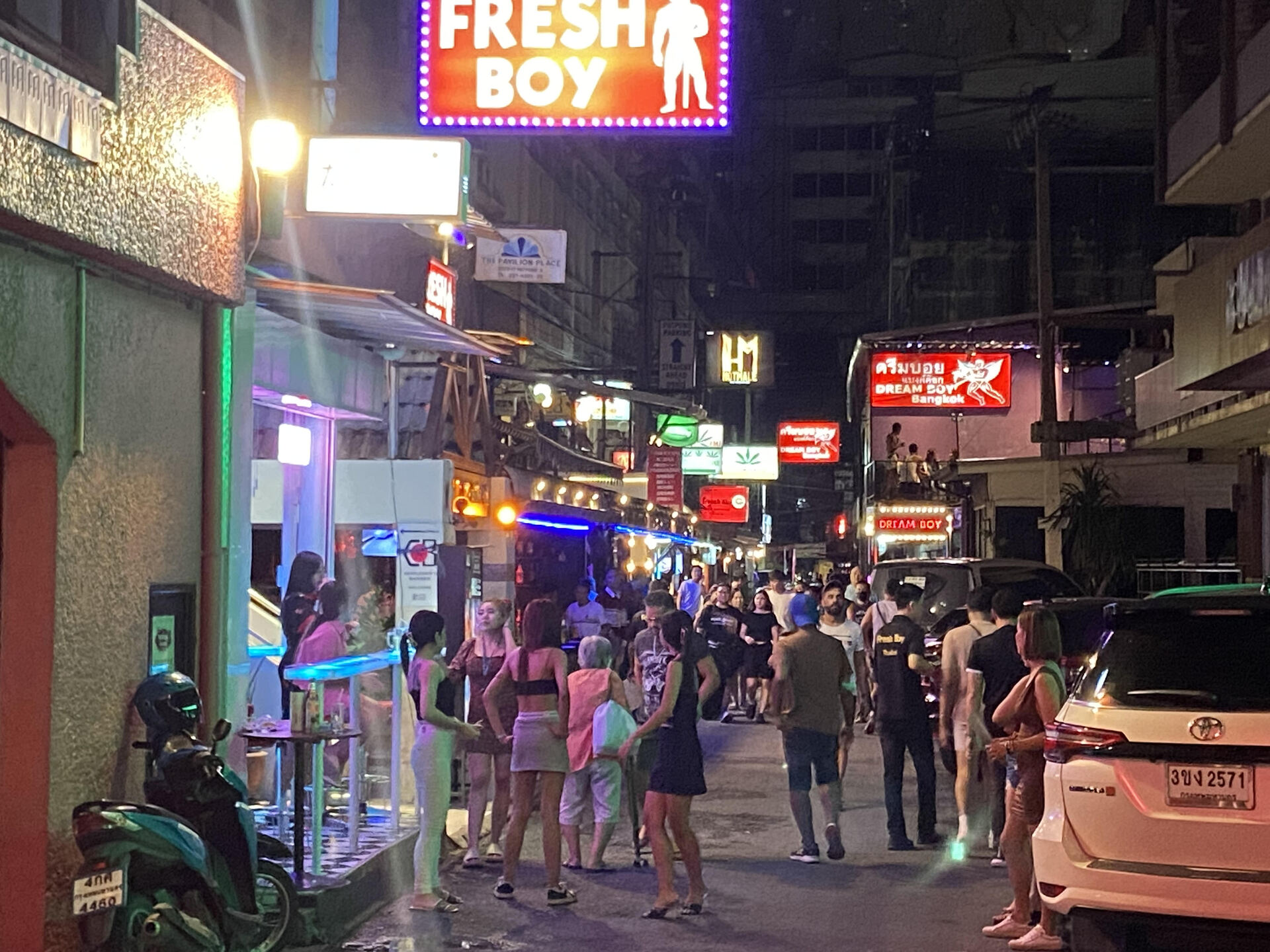 カオサン通りバンコク在住ひかるさんのおすすめ夜遊びスポットロコタビ
