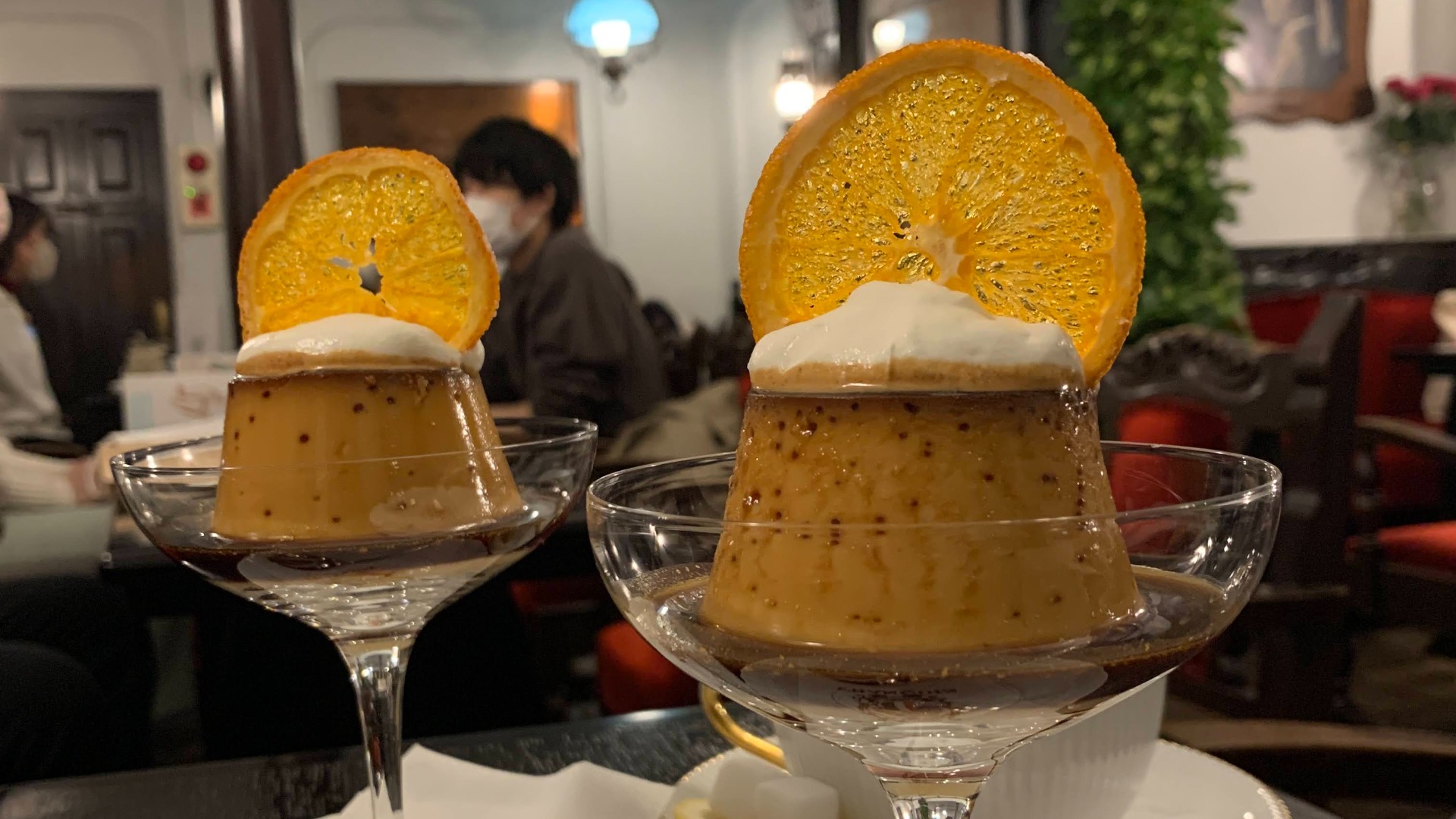 京都『フランソワ喫茶室』 ここへ来たらデンマーク産クリームチーズの レアチーズケーキ とフレッシュクリームが浮かばせた