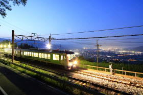 姨捨の夜景、ラウンジで満喫 JR東が臨時列車 -