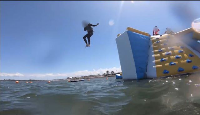 広さ3000平方m 津市の御殿場海岸に『海上アスレチック』期間限定で登場 50分で大人2800円・子供1500円