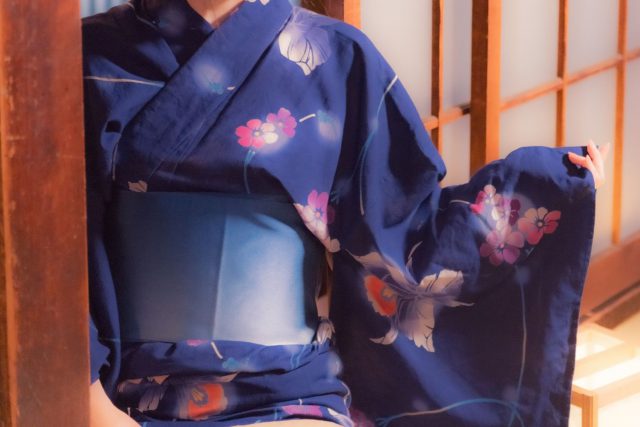旅館・温泉宿での浴衣の着方！ 女性・男性別の粋な着こなしポイント暮らしの歳時記All About
