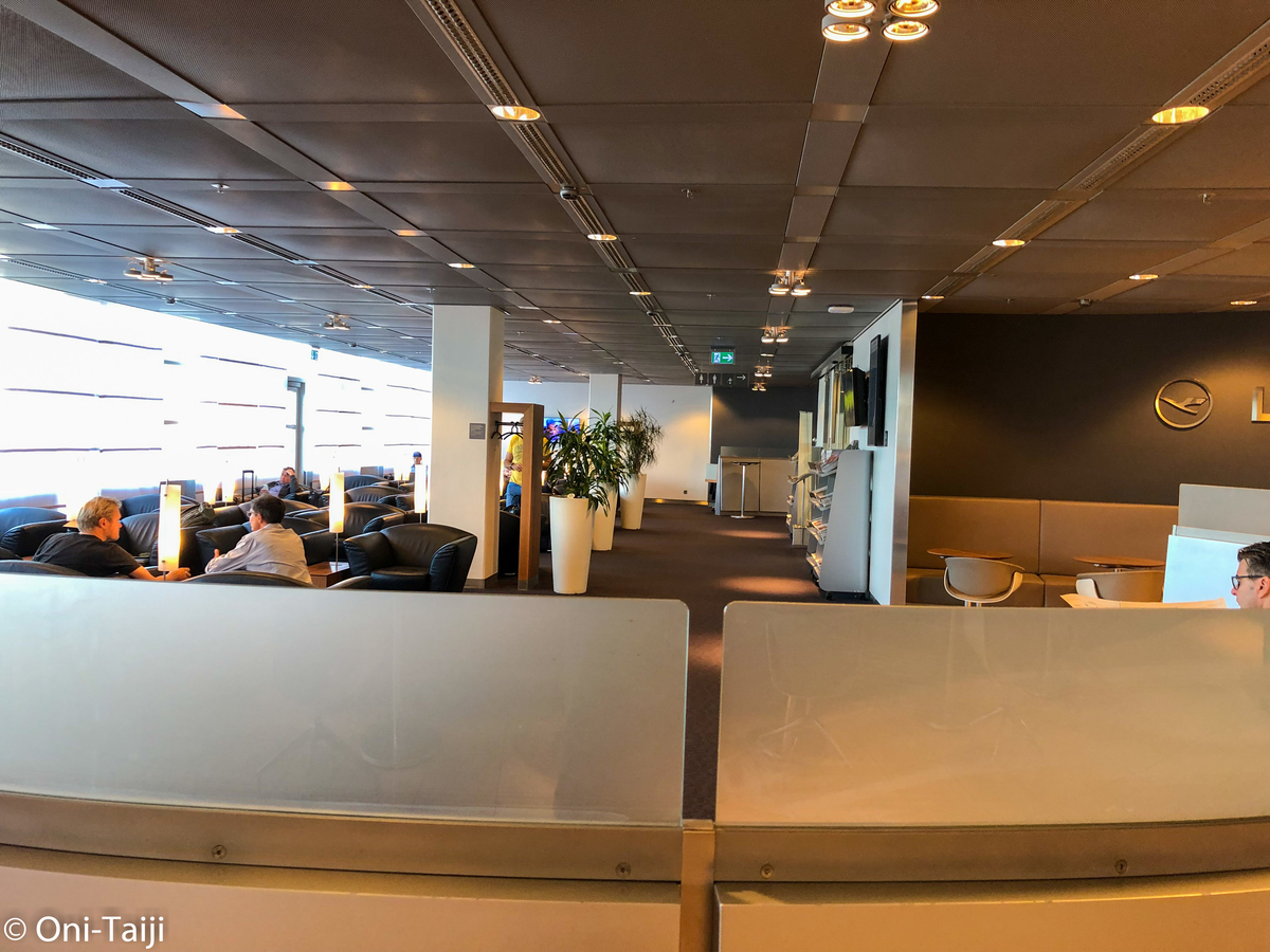 デュッセルドルフ空港のHugo Junkersラウンジ レビュー ワンワールドサファイア JAL