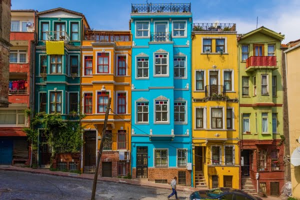 イスタンブールのカラフルな街と見どころ