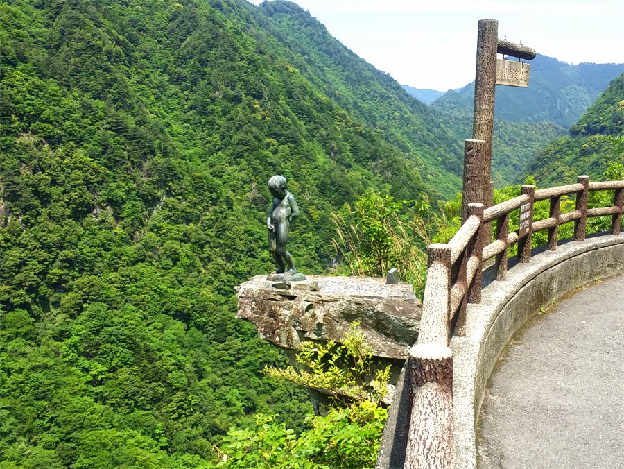 紅葉の祖谷渓 パート2 小便小僧が見下ろす祖谷川まるごと三好観光ポータルメディア