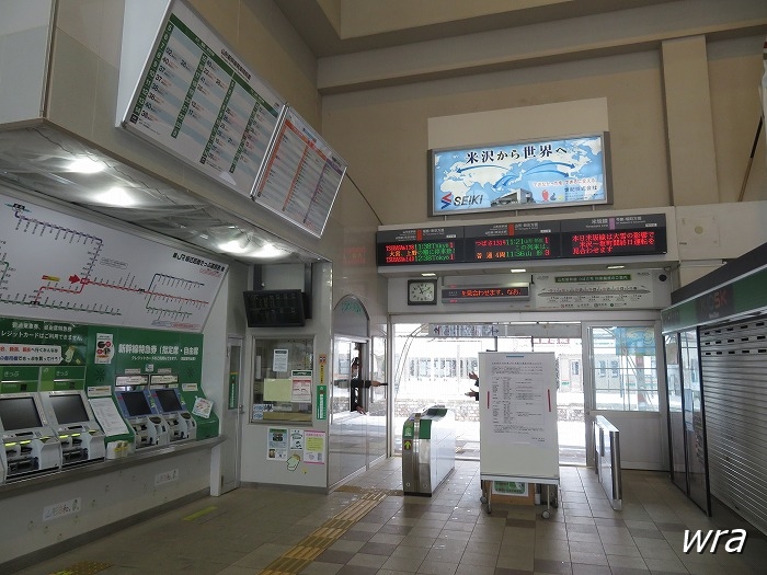 リモートワークや勉強場所に！ 米沢駅コワーキングスペース✏️観光旅行や出張の途中に、急にスマホの充電が切れたり、オンライン会議に参加しなくてはならなくなったりしたことはありませんか？ 実はJR米沢駅舎の2階に、リモートワークや勉強、パソコン作業などに没頭