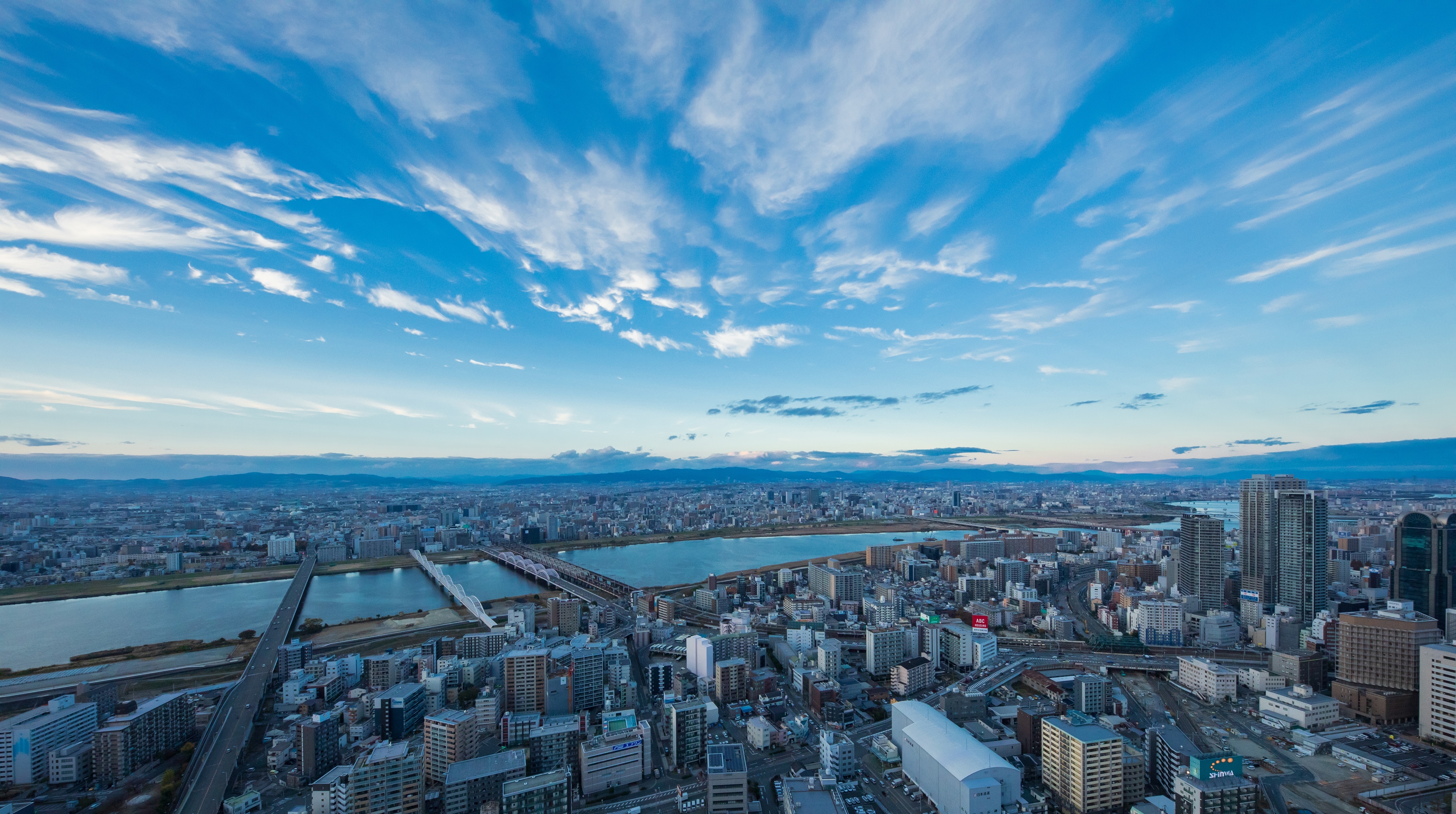 梅田スカイビル 空中庭園展望台の料金は？無料エリア・行き方・見どころまで解説