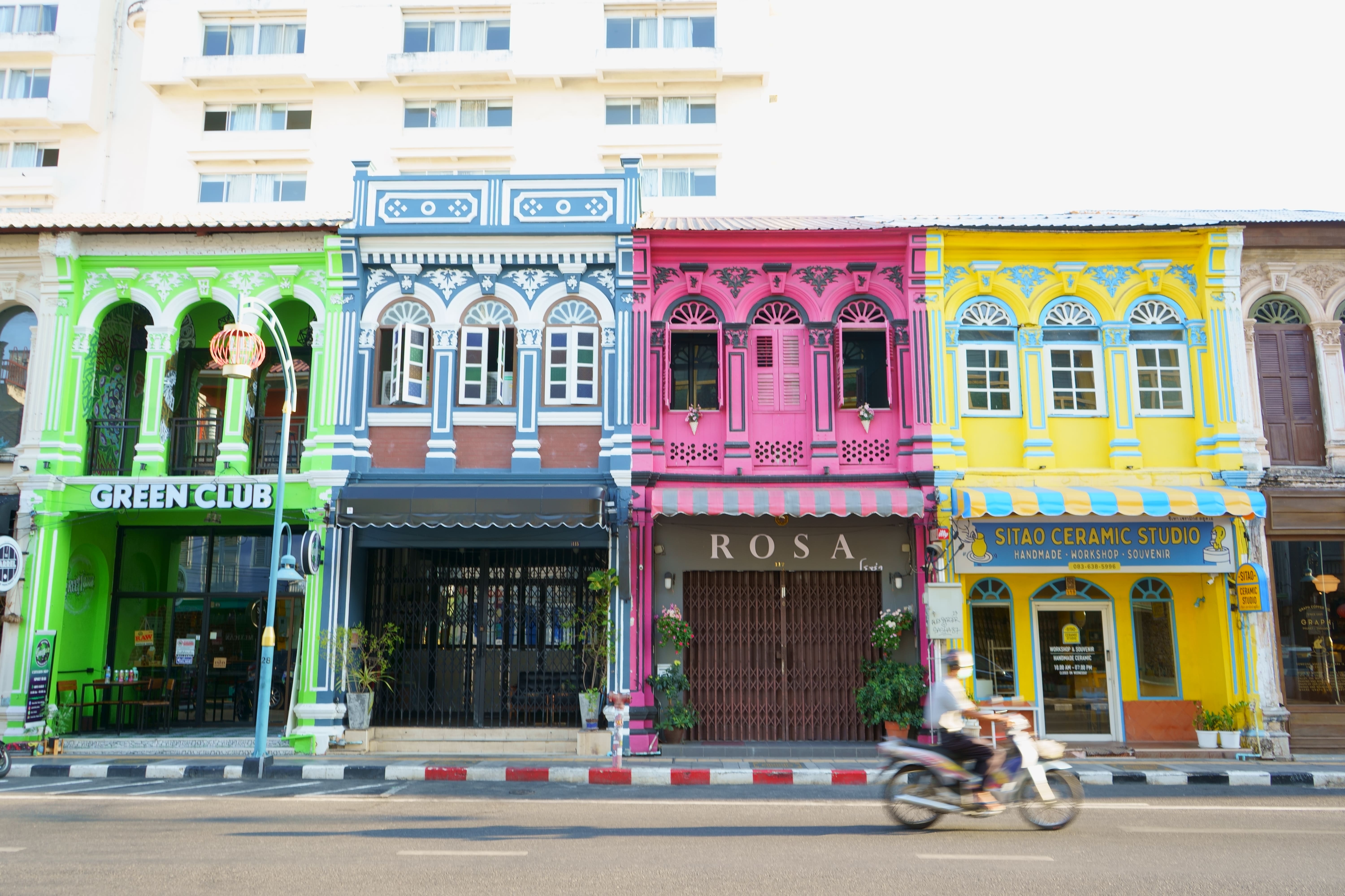 ビーチとはまた異なる表情を見せる プーケットの歴史が刻まれた街並み今日の絶景