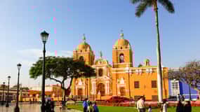 トルヒーヨ アルマス広場ダウンタウン トルヒーヨ- ツアーとアクティビティエクスペディア