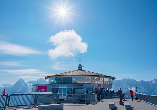 花の村ミューレンから映画007の舞台「シルトホルン展望台」へeltha エルザ