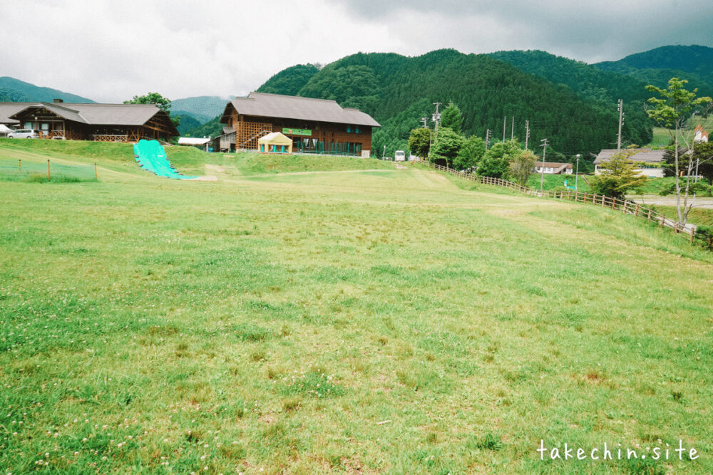 めいほうスキー場 めいほうリゾート晴れ間の中でのグルキャン🏕️オートサイト🚗こんばんは🌙 めいほう高原キャンプフィールドです🏕️お盆休みがスタートした方も多いのではないでしょうか？ このお盆期間、複数のグループでのご来場におすすめしたいのが