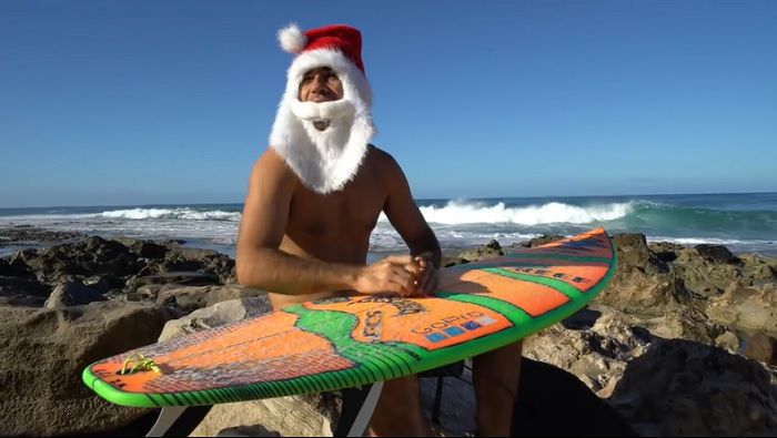 真夏のオーストラリア!サーフィンサンタと写真が撮れる場所ゴールドコーストのオパール＆ギフトショップ