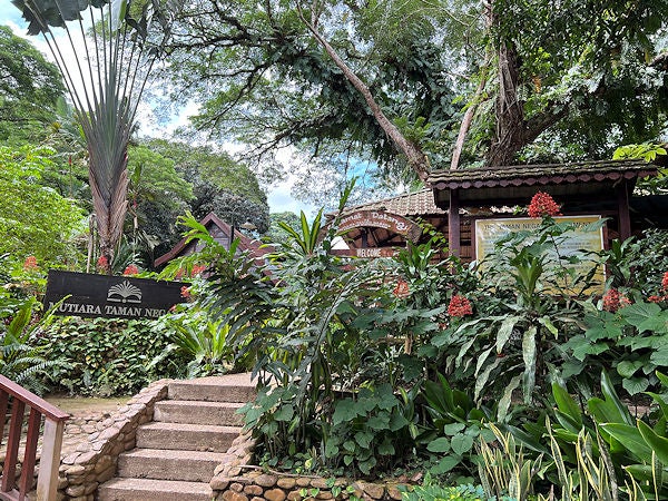 世界最古のジャングル・マレーシアのタマンネガラ国立公園ツア