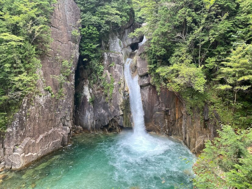 飯田から中央アルプスを越えて木曽谷の上松町へ。ここで開かれている「木曽南部 土砂防災ネットワーク連盟」の総会に出席しました。こうした土砂防災ネットワーク議員連盟は木曽南部と四国の2か所だけです。住民の安全安心を守るために、今後とも土砂防災予算の確保に尽力
