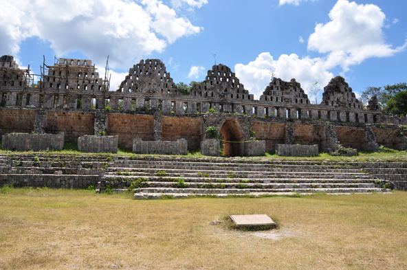 ウシュマル遺跡 魔法使いのピラミッド 写真素材909797- フォトライブラリー