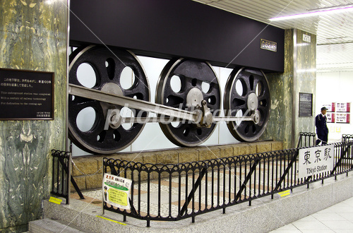 東京駅 動輪の広場 : Fire and