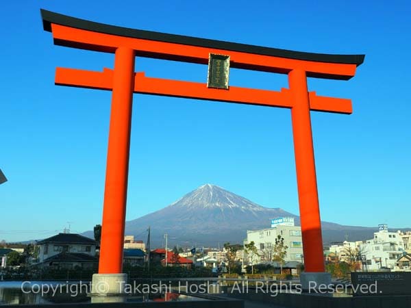 富士山の頂上は、この神社の境内なのです〜富士山本宮浅間大社風街観光社 Shozo Nishioka