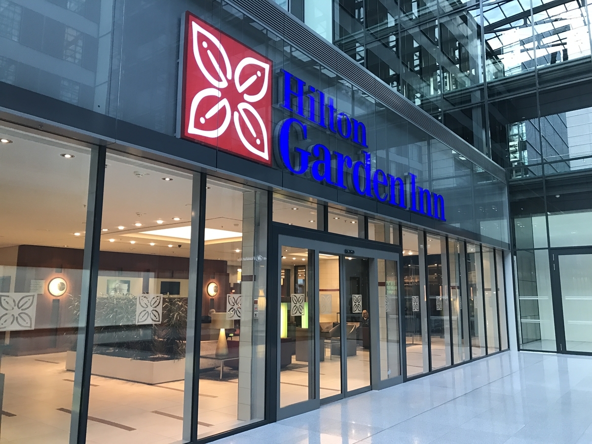 フランクフルト空港直結の便利ホテル、シェラトンフランクフルトエアポート宿泊記 : 僕と彼氏の旅行記