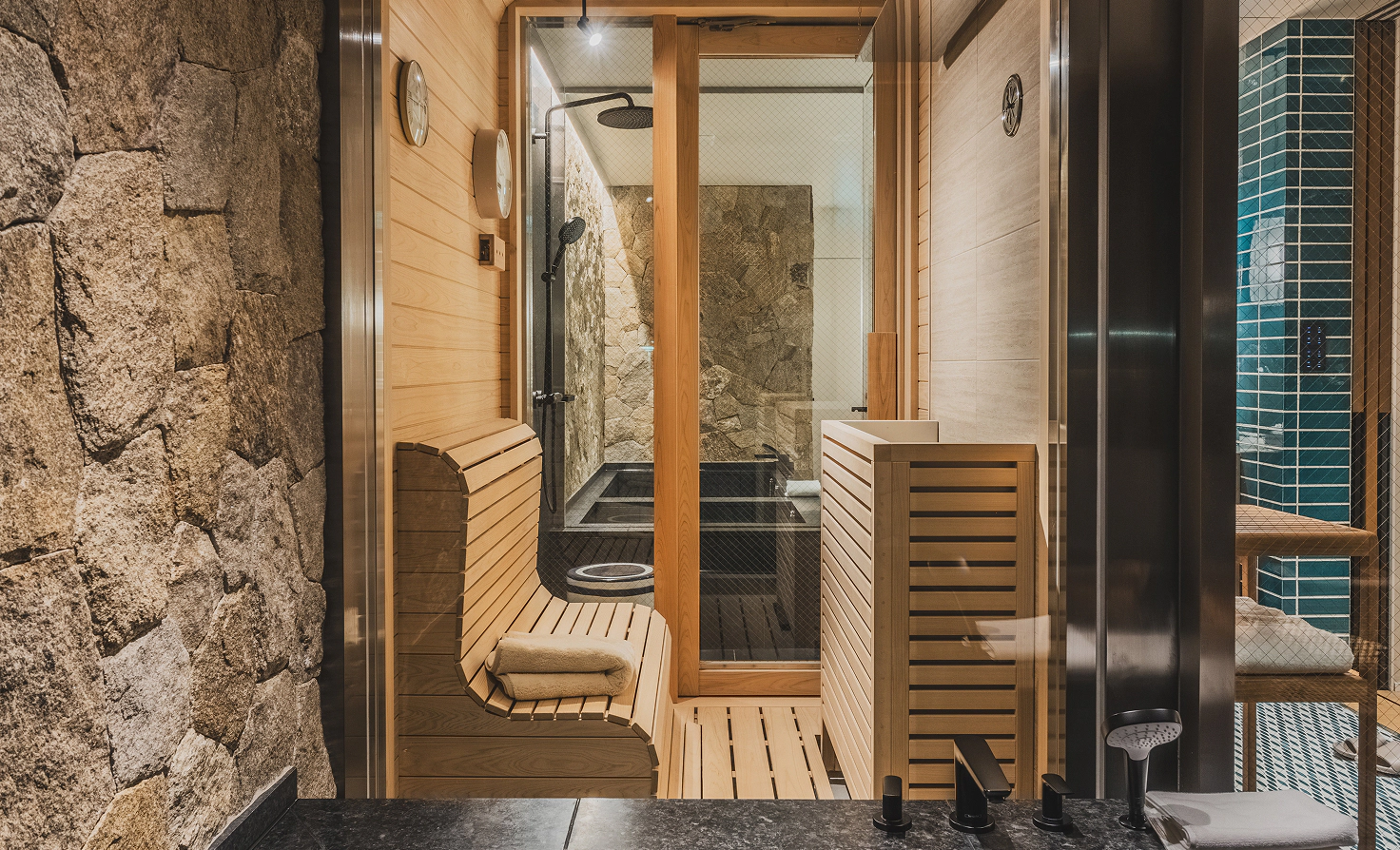 腰越駅のチャペルが自慢の結婚式場特集