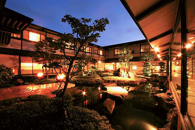 本だな 一度は泊まりたい 超ユニークHOTEL -