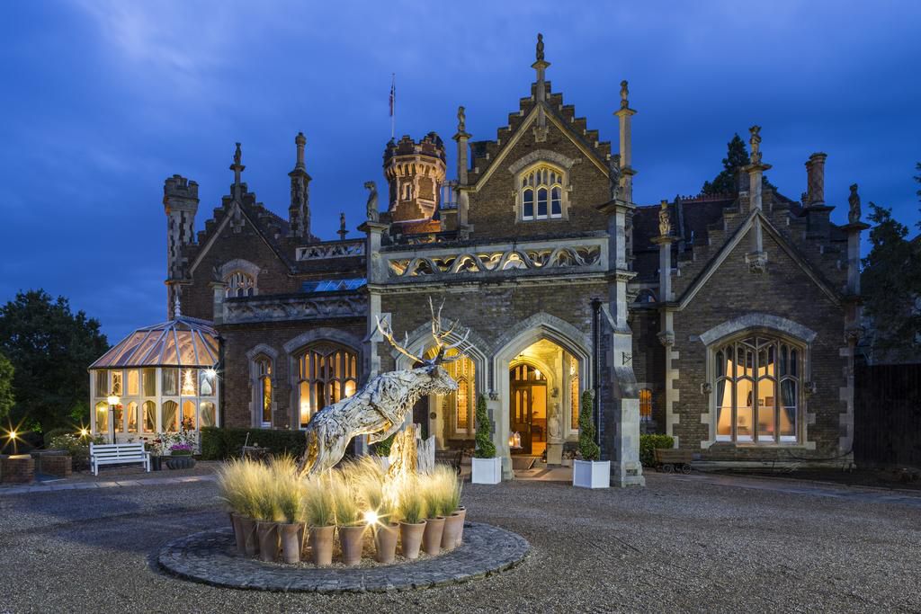 ヨーロッパの中世のお城のイラスト素材FYI00884093ストックフォトの Qlean Market キュリンマーケット