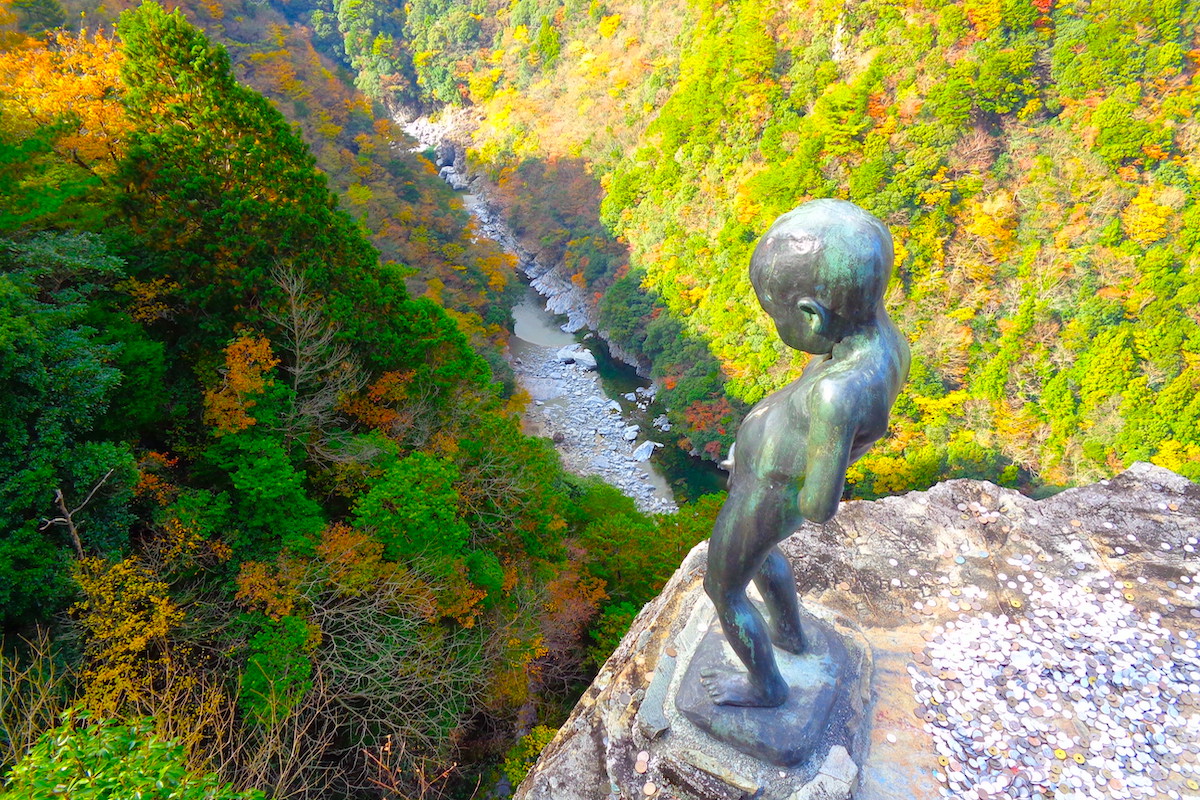 小便小僧 徳島県祖谷渓谷- お湯の国 日本