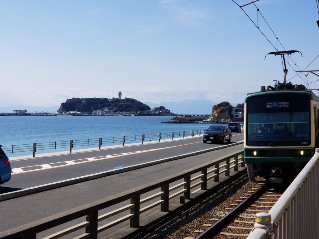 Amazon.co.jp: M47 江ノ電の踏切鎌倉高校前駅スラムダンクSLAMDUNK日本の風景アートパネルファブリックパネルインテリアパネルポスター :